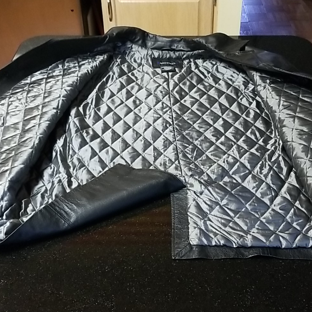 Men's Leather Jacket - Picture 10 of 11